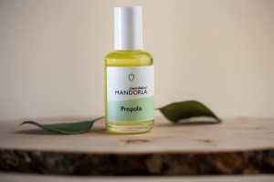 Propolis, Pflegeöl, stützt, verbindet und umhüllt.